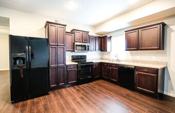 1320 E Elm St in Springfield, MO - Foto de edificio - Building Photo