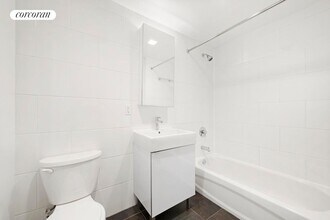 41-18 Crescent St in Queens, NY - Building Photo - Building Photo