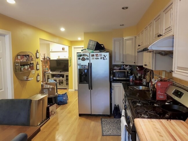 9 Leverett St in Brookline, MA - Building Photo - Building Photo