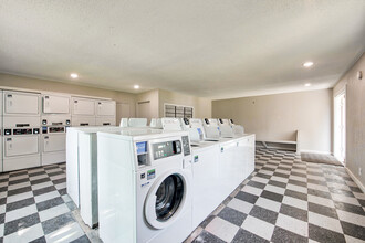St. Charles Housing - Affordable Housing in Lake Charles, LA - Foto de edificio - Building Photo