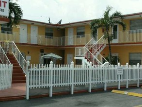 Sheridan Street Apartments in Hollywood, FL - Building Photo - Building Photo