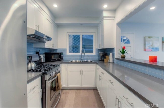 202 Moonstone St in Manhattan Beach, CA - Building Photo - Building Photo