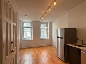 726 S 19th St, Unit 1 in Philadelphia, PA - Foto de edificio - Building Photo