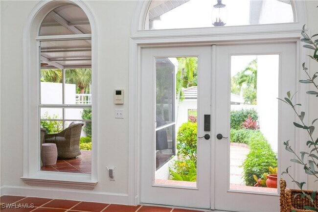 1136 6th St S in Naples, FL - Building Photo - Building Photo