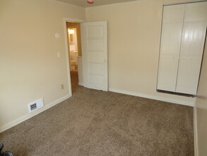341 Hemlock Dr in Carnot-Moon, PA - Building Photo - Building Photo