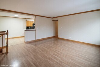 7524 Bristol Ln in Hanover Park, IL - Building Photo - Building Photo