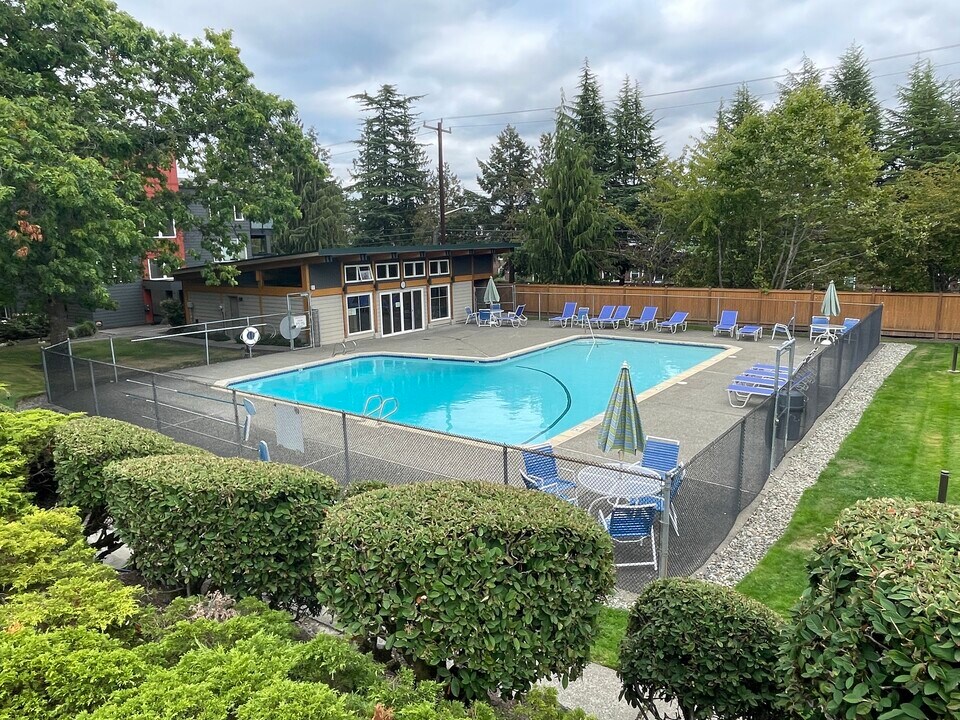 7001 Sand Point Way NE, Unit C412 in Seattle, WA - Building Photo