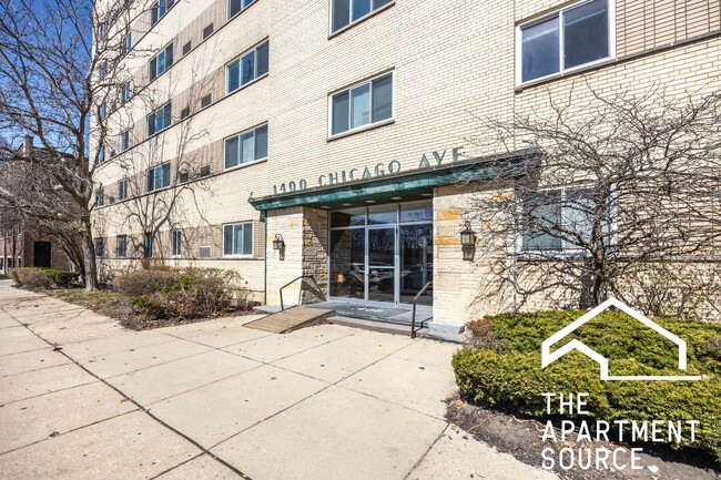 1400 Chicago Ave, Unit 505 in Evanston, IL - Foto de edificio - Building Photo