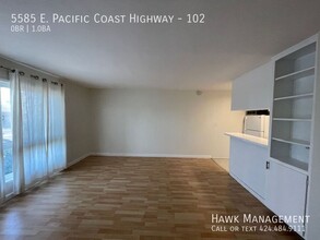 5585 E Pacific Coast Hwy in Long Beach, CA - Building Photo - Building Photo