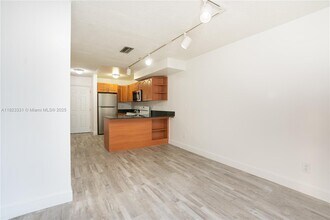 3239 W Trade Ave in Miami, FL - Building Photo - Building Photo