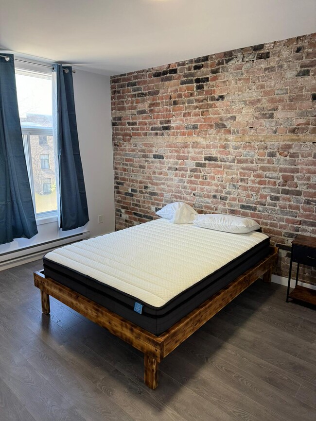 property at 4827 Saint-Urbain Rue