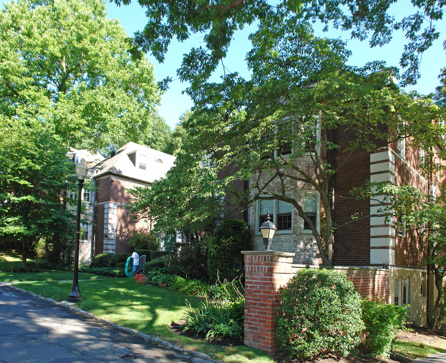 Scarsdale Country Estates in Scarsdale, NY - Building Photo