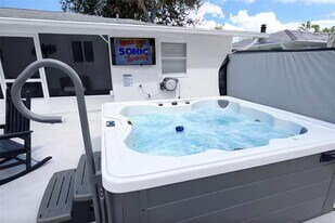 2238 Clematis St in Sarasota, FL - Building Photo