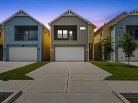 2022 Wavell St in Houston, TX - Building Photo
