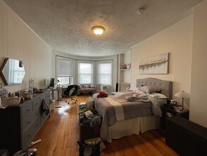 916 Beacon St, Unit 3 in Boston, MA - Building Photo - Building Photo