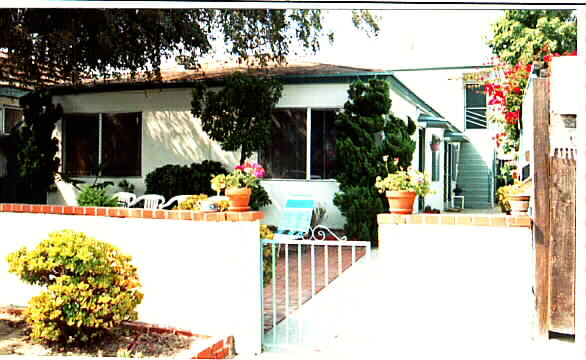 1240 W Balboa Blvd in Newport Beach, CA - Building Photo - Building Photo