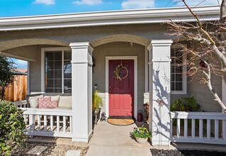 2085 Pinehurst Ct in Merced, CA - Building Photo - Building Photo