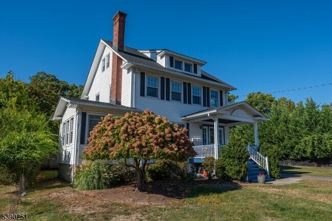 176 Grove Ave in Verona, NJ - Building Photo - Building Photo