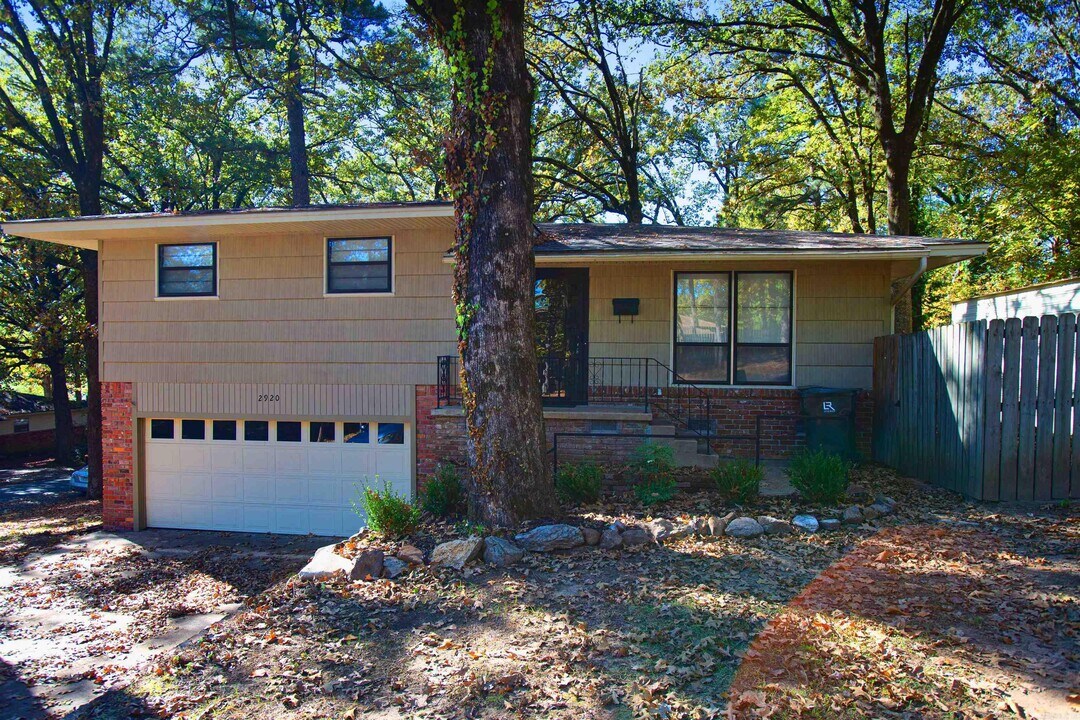 2920 S Bryant St in Little Rock, AR - Foto de edificio
