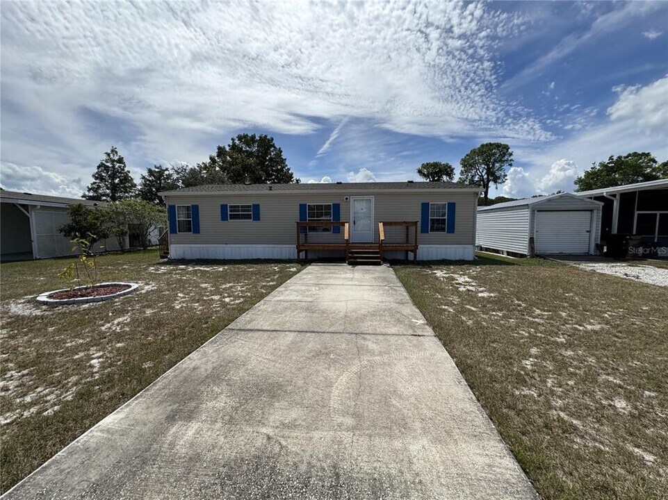 35108 Forest Lake Rd in Leesburg, FL - Building Photo