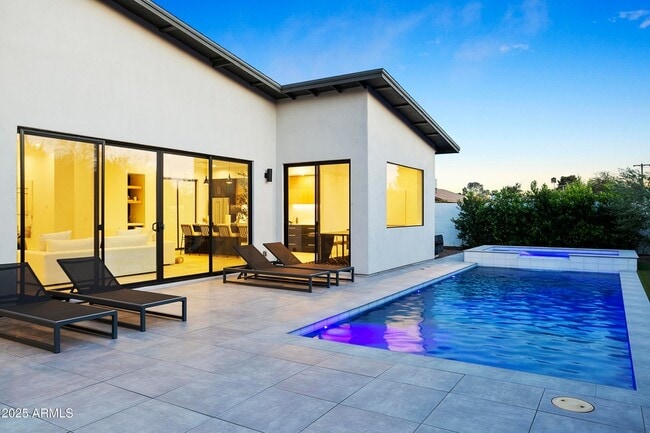 4002 N 33rd Pl in Phoenix, AZ - Foto de edificio - Building Photo