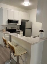 Citronia Landmark Apartments in Northridge, CA - Building Photo - Building Photo