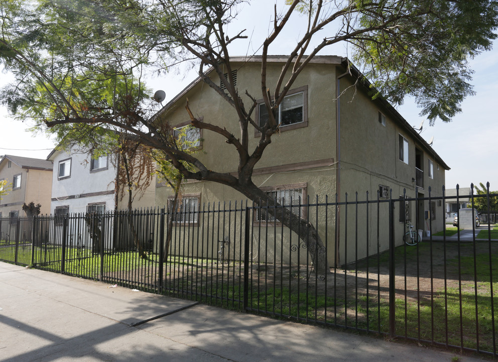 Main Street Apartments in Los Angeles, CA - Building Photo