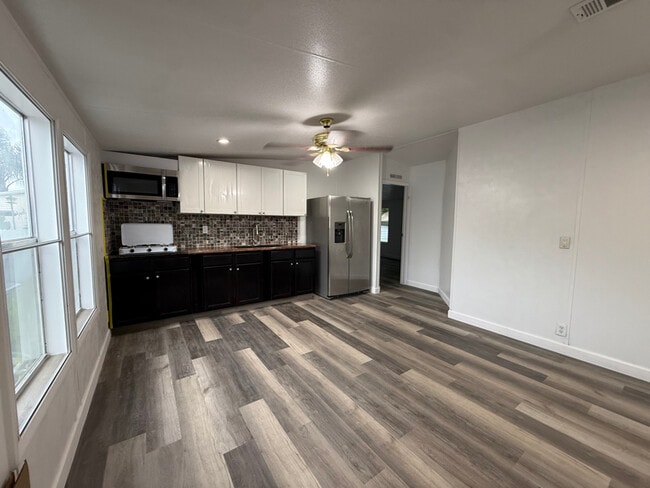 220 NE 12th Ave
