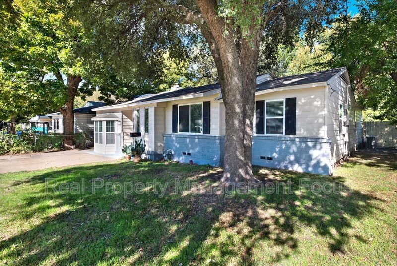 1725 Brake Dr in Carrollton, TX - Building Photo