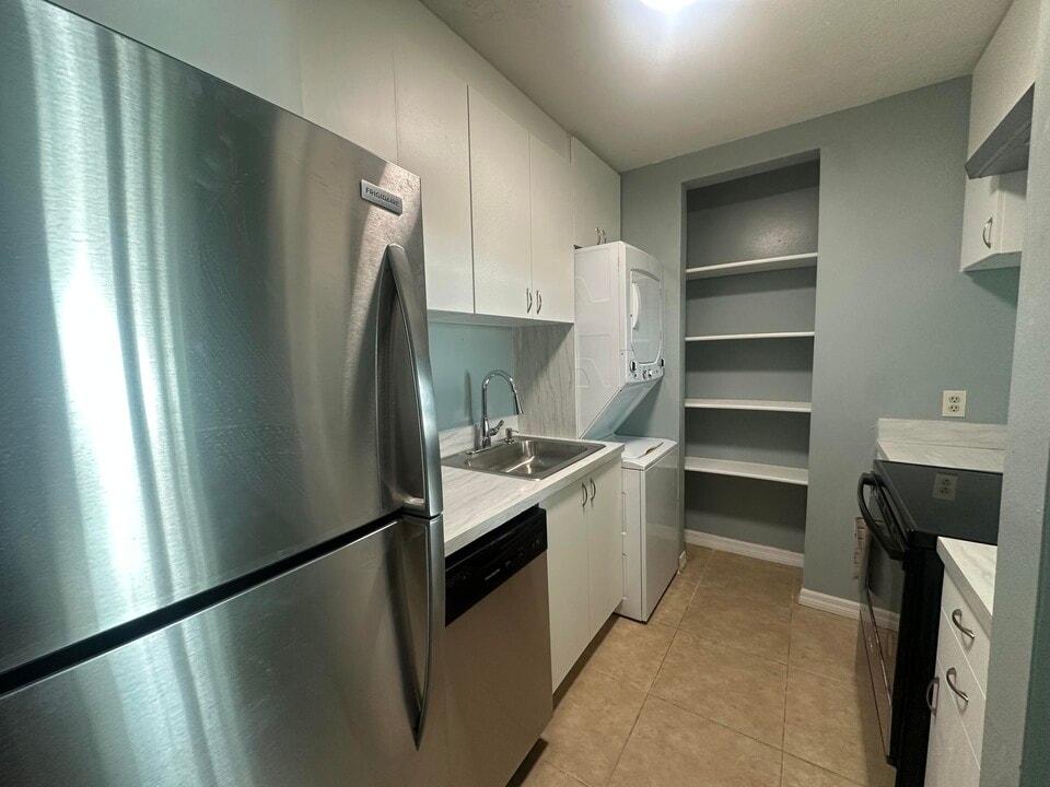 225 S Tropical Trail in Merritt Island, FL - Building Photo