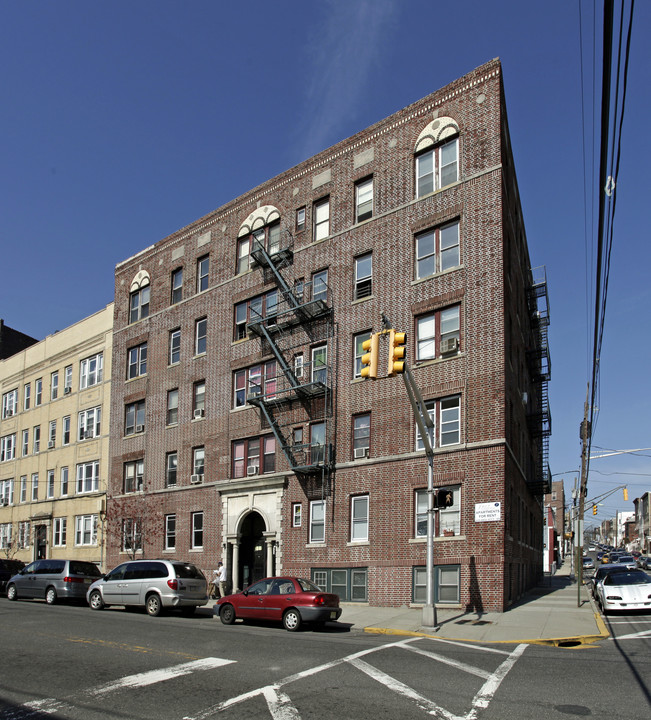 6611-6615 Broadway in West New York, NJ - Building Photo