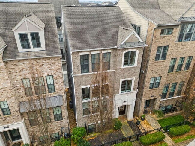 property at 609 Broadview Terrace NE