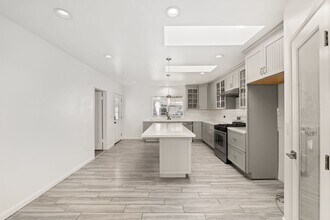 587 E Arrow Hwy in Upland, CA - Building Photo - Building Photo