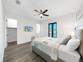 882 Bay Point Dr, Unit 5 in Madeira Beach, FL - Building Photo - Building Photo