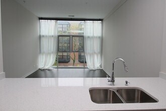 1540 W Fullerton Ave, Unit 304 in Chicago, IL - Building Photo - Building Photo