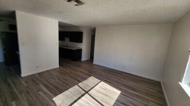 6940 Hopkins Dr in Las Vegas, NV - Building Photo - Building Photo