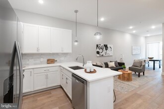 52 W Washington Ln, Unit 304 in Philadelphia, PA - Building Photo - Building Photo