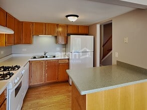 1082 Horizon Ridge Dr in Lake In The Hills, IL - Building Photo - Building Photo