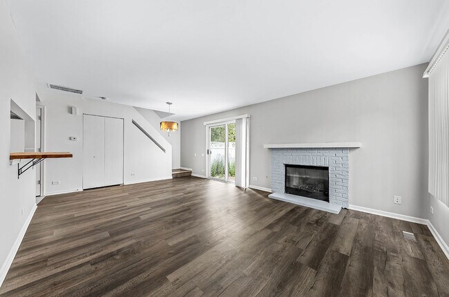 323 N Gregory St in Aurora, IL - Building Photo - Building Photo