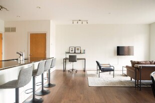 1040 N Cass St in Milwaukee, WI - Building Photo