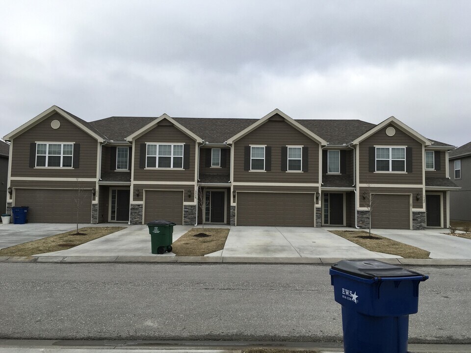1522 NE Erin Ct in Grain Valley, MO - Building Photo