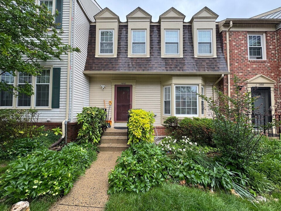 7810 Butterfield Ln in Annandale, VA - Building Photo