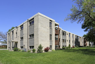 Beard Ave Apartments in Brooklyn Center, MN - Foto de edificio - Building Photo