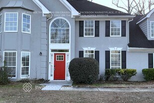 612 Lone Oak Ct in Lithonia, GA - Building Photo