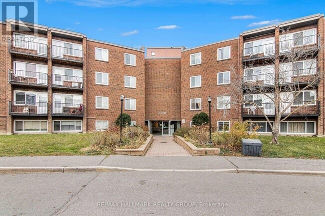 2041 Arrowsmith Dr in Ottawa, ON - Building Photo - Building Photo