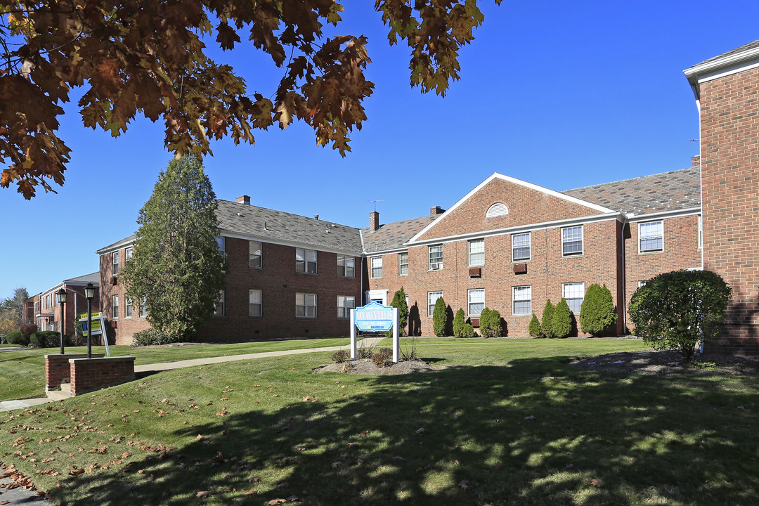 Van Aken Villas in Shaker Heights, OH - Building Photo