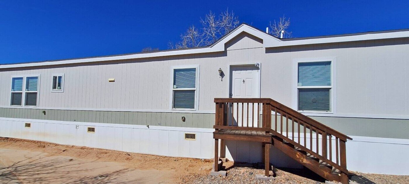 1 Vista del Rio St in Rio Communities, NM - Building Photo