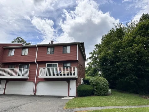 74 Churchill Dr in Newington, CT - Building Photo - Building Photo