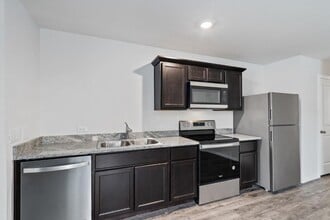 1153 Magnolia St in Seguin, TX - Building Photo - Building Photo
