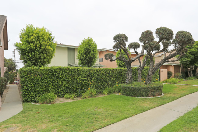 4061 Green Ave in Los Alamitos, CA - Building Photo - Building Photo